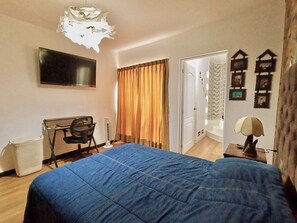 2 bedrooms, in-room safe, desk, iron/ironing board