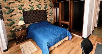 Luxury 2BR/2BA w/ Jacuzzi - Walk to Beach & Castle