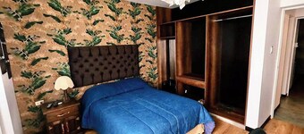 Luxury 2BR/2BA w/ Jacuzzi - Walk to Beach & Castle