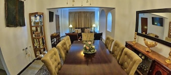 Luxury 2BR/2BA with Jacuzzi - 7 min walk to Ocean