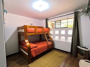 2 bedrooms, in-room safe, desk, iron/ironing board - Luxury 2BR/2BA with Jacuzzi - 7 min walk to Ocean (Chancay)