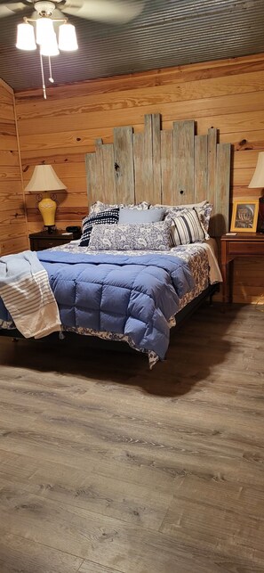 1 bedroom, desk, free WiFi, bed sheets