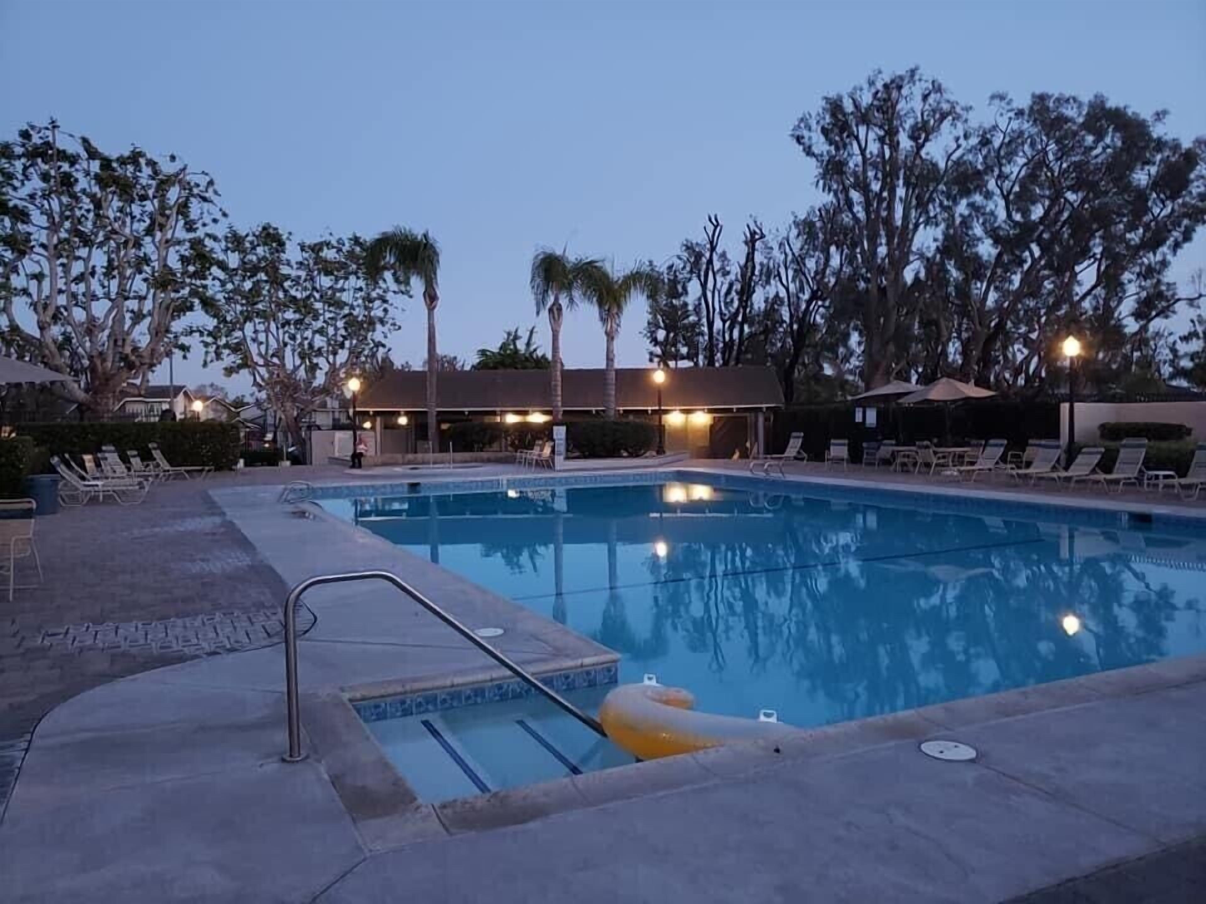 3- Bedroom condo with pool, close to beach