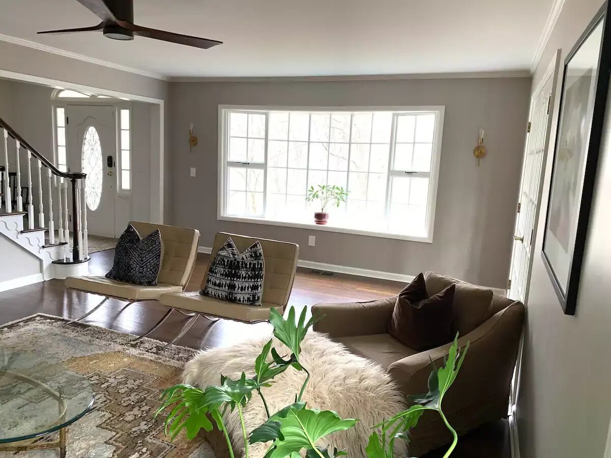 Een smart-tv en een stereo