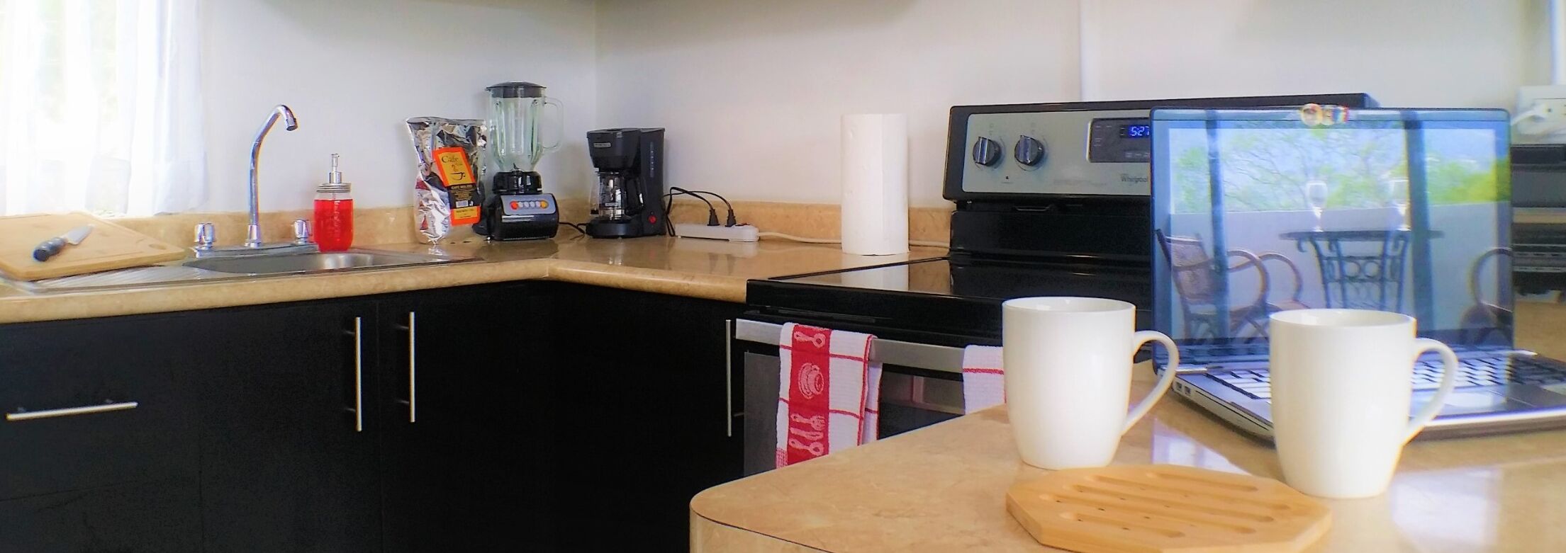 Køleskab, mikrobølgeovn, ovn, kogeplade