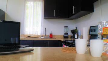 雪櫃、微波爐、焗爐、爐具