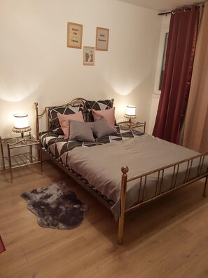 1 chambre, bureau, fer et planche à repasser, Wi-Fi gratuit