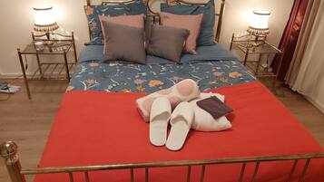 1 slaapkamer, een bureau, een strijkplank/strijkijzer, gratis wifi