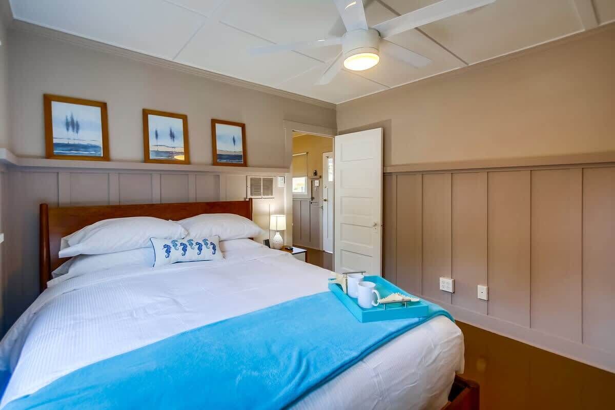 4 bedrooms, iron/ironing board, WiFi, bed sheets