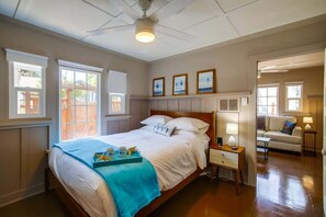 4 bedrooms, iron/ironing board, WiFi, bed sheets