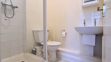 Superior Double Room | Bathroom | Shower, hair dryer, towels, soap