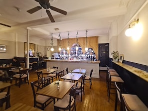 Lunch and dinner served - The Greenwich Pensioner (London)
