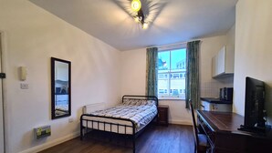 Quarto casal superior | Ferros/tábuas de passar roupa, Wi-Fi de cortesia, roupa de cama