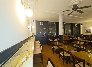 Serves lunch, dinner and happy hour - The Greenwich Pensioner (London)