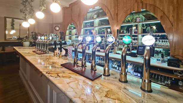 Serve almoço, jantar e happy hour