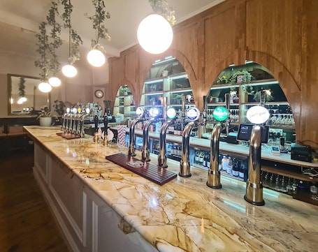 Serves lunch, dinner and happy hour. The Greenwich Pensioner