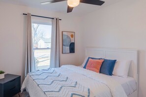 3 bedrooms, desk, iron/ironing board, free WiFi