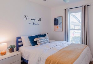 3 bedrooms, desk, iron/ironing board, free WiFi