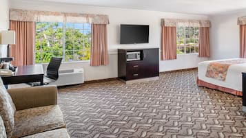 1 habitación, escritorio y espacio para trabajar con laptop