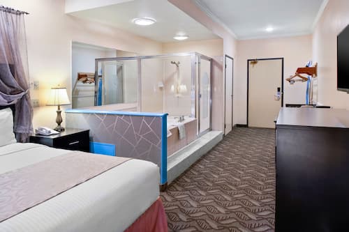 Romantic Room, 1 Queen Bed | Desk, laptop workspace, free WiFi, bed sheets