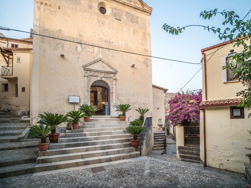Entire House in Scalea's Historical Center