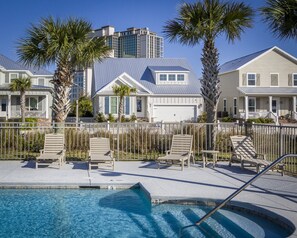 Outdoor pool - Luxury Orange Beach House/Pool/5 min Walk to Beach/Bikes/Arcades/Gulf St Park (Orange Beach)