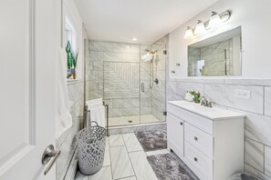 Combined shower/bathtub, hair dryer, towels, soap