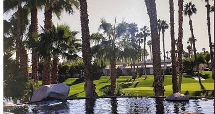Luxe & Comfy Palm Valley Country Club Oasis: Golf Views - Den - Pools - Parking!