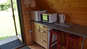Cabin | Private kitchen | Electric kettle, toaster, cookware/dishes/utensils, dining table - Beachcomber Glamping (Birchington)