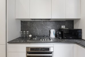 Fridge, microwave, oven, stovetop - Hostmate - Milano - Codara - Navigli (Milano)