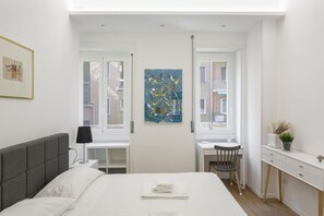 2 slaapkamers, een bureau, een strijkplank/strijkijzer, gratis wifi