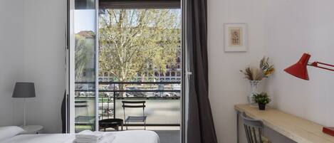 2 bedrooms, desk, iron/ironing board, free WiFi