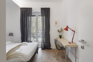 2 slaapkamers, een bureau, een strijkplank/strijkijzer, gratis wifi