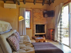 Superior House | Living area | TV, fireplace - Il Tano Suites Punta del Diablo (Punta del Diablo)