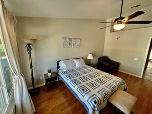 3 bedrooms, iron/ironing board, WiFi, bed sheets - Great location close to Downtown Gilbert! Home features pool. (Gilbert)