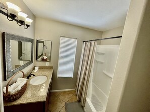 Combined shower/tub, hair dryer, towels, soap - Great location close to Downtown Gilbert! Home features pool. (Gilbert)