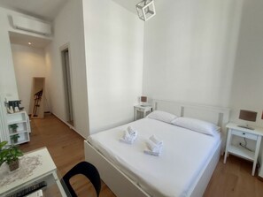 1 camera, Wi-Fi gratuito, lenzuola