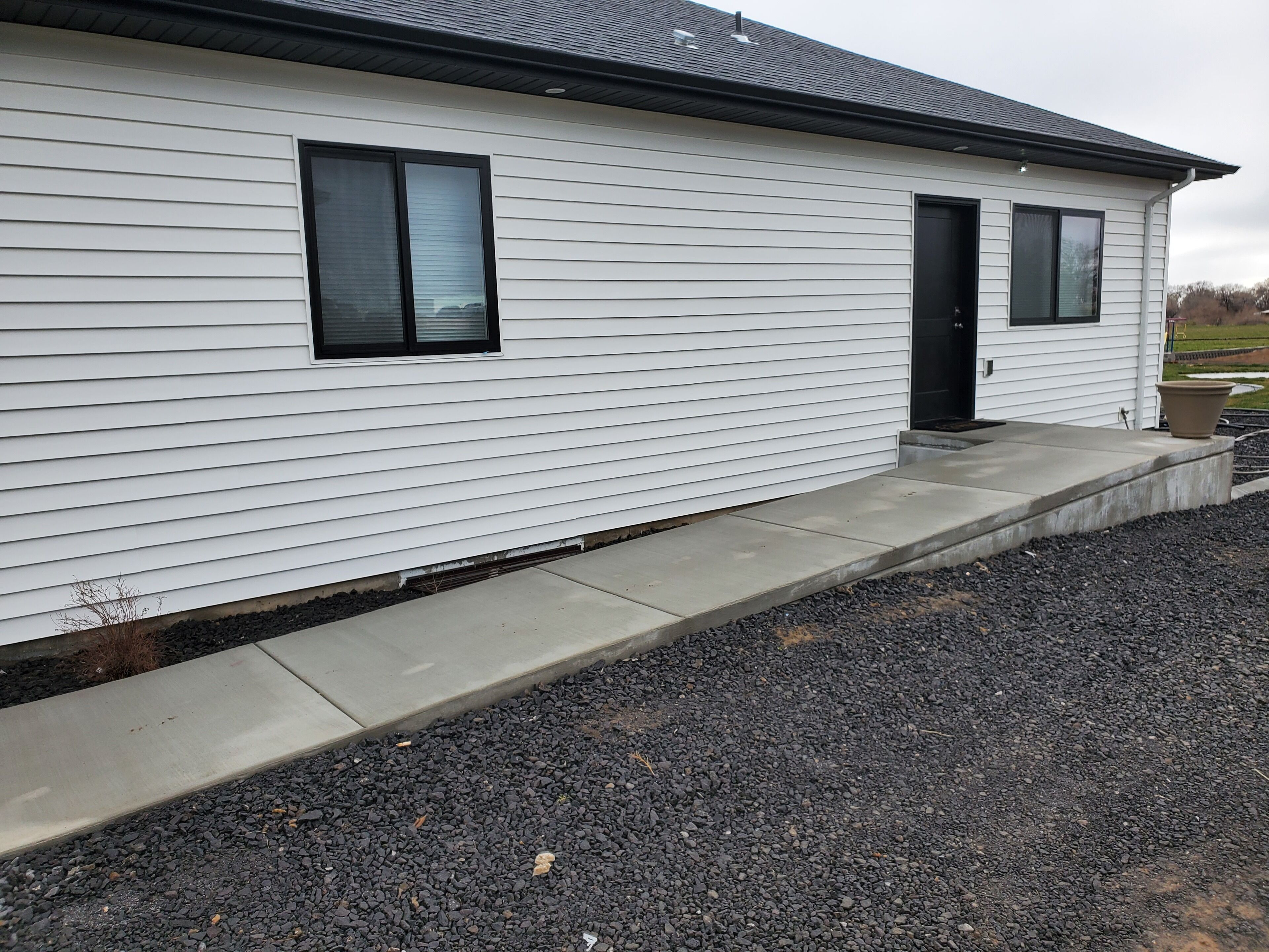 Clean, private entrance, easy check-in and out(door code).2.3 miles from Walmart