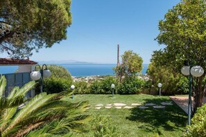 Property grounds - Harris elegant house superb sea view near airport (Άρτεμις)