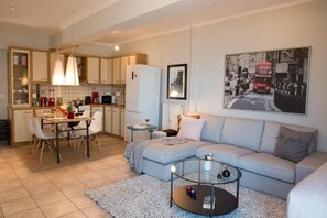 TV - Harris elegant house superb sea view near airport (Άρτεμις)