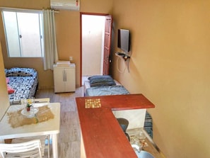 1 quarto, Wi-Fi de cortesia, roupa de cama