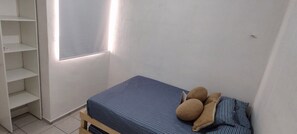 3 chambres, bureau, Wi-Fi gratuit, draps fournis