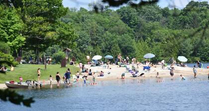 Studio Suite with 2 beds - Located at the Heart of Promised Land State Park