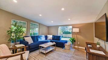 Televisie, videospelletjes, boeken en een kantoor