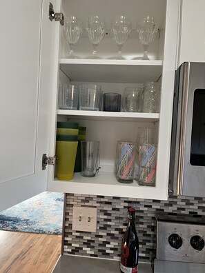 Interior - Sweet 3 Bedroom, Walk to Main St! (Independence)