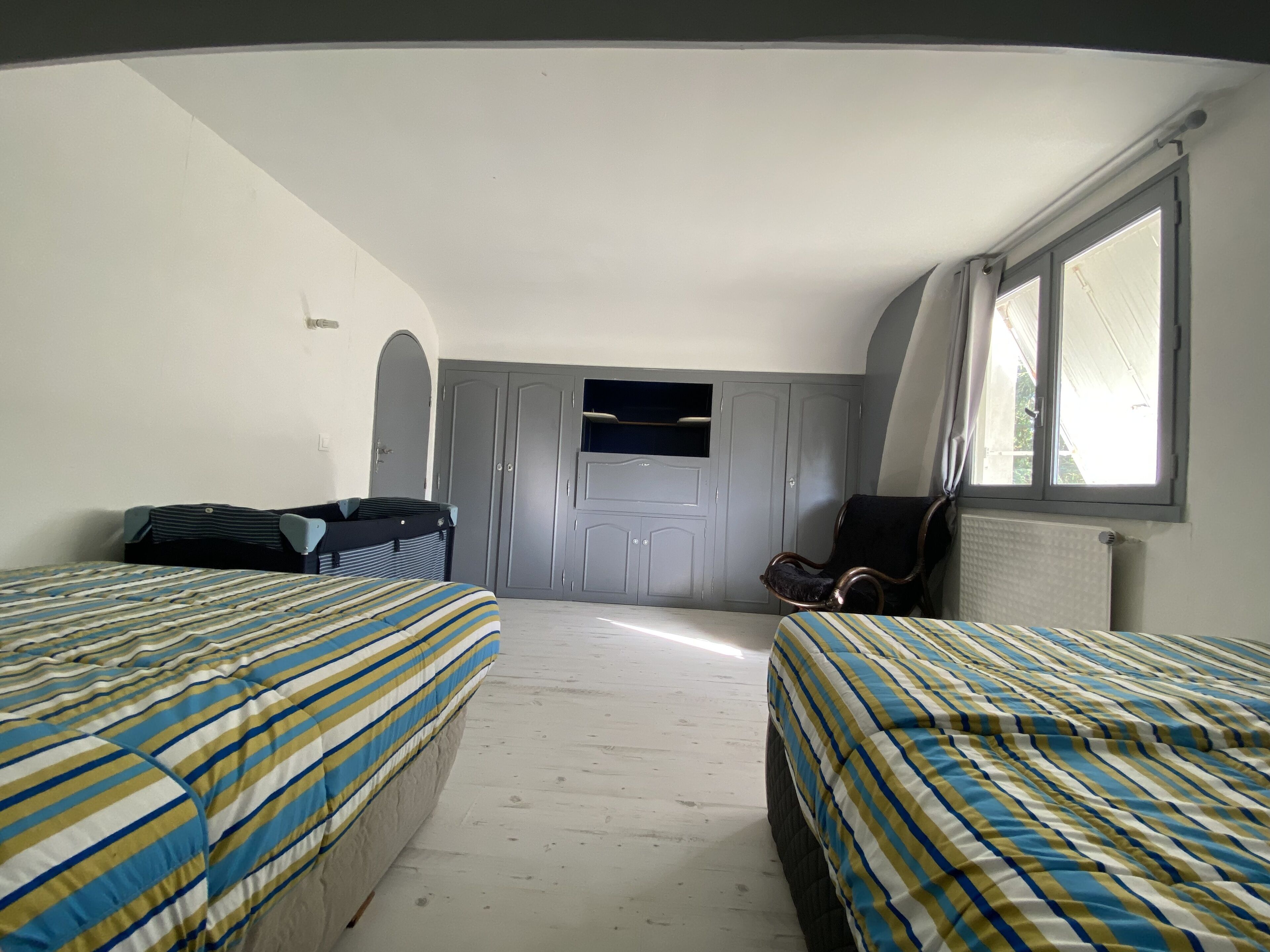 3 bedrooms, iron/ironing board, travel crib, free WiFi