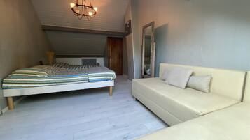 3 chambres, fer et planche à repasser, lit parapluie, Wi-Fi gratuit