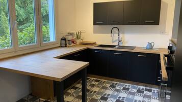 Fridge, microwave, oven, dishwasher