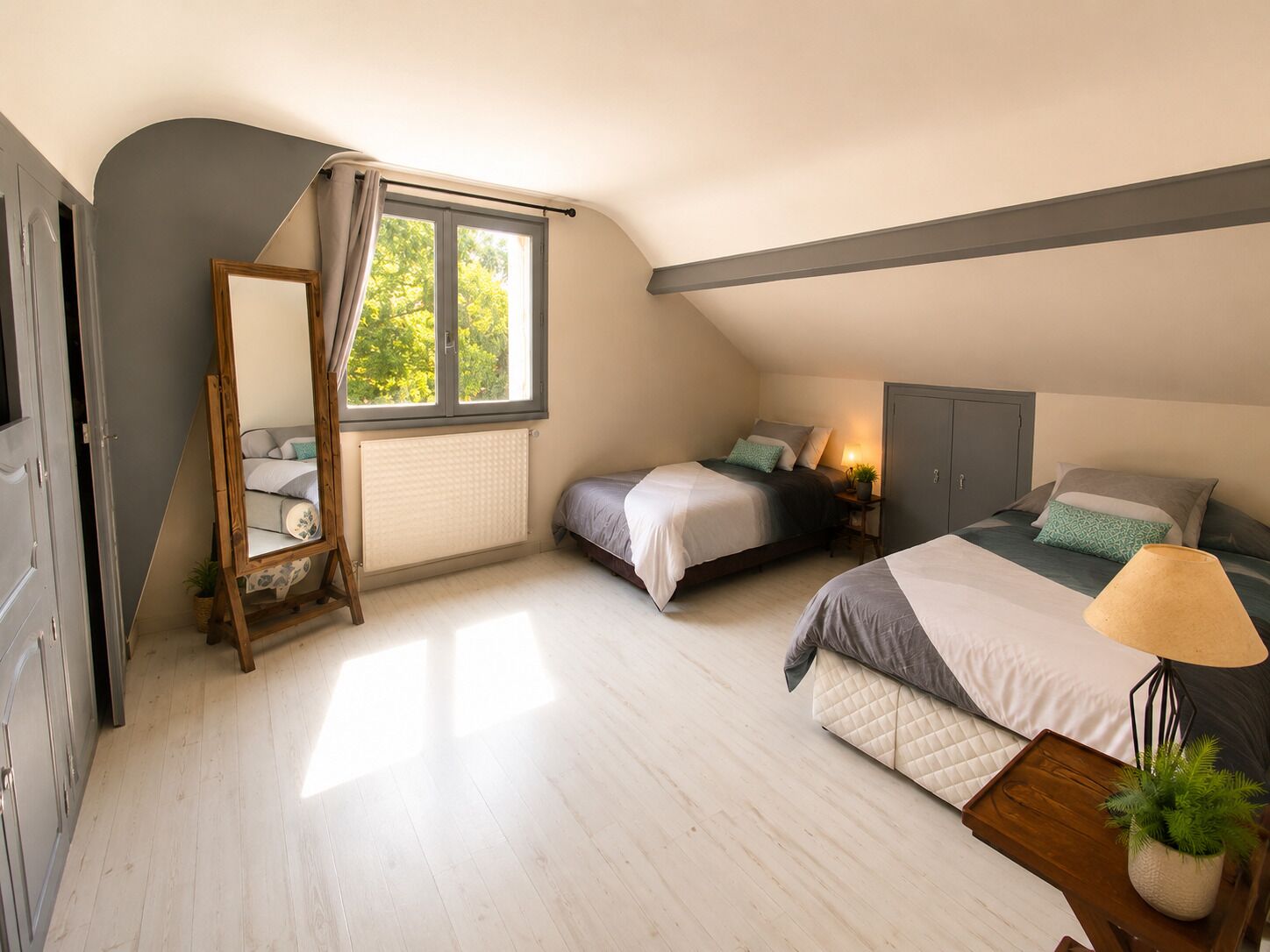 3 chambres, fer et planche à repasser, Wi-Fi gratuit, draps fournis