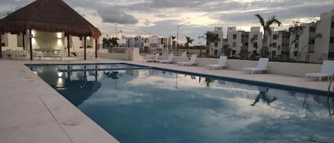 حمّام سباحة خارجي